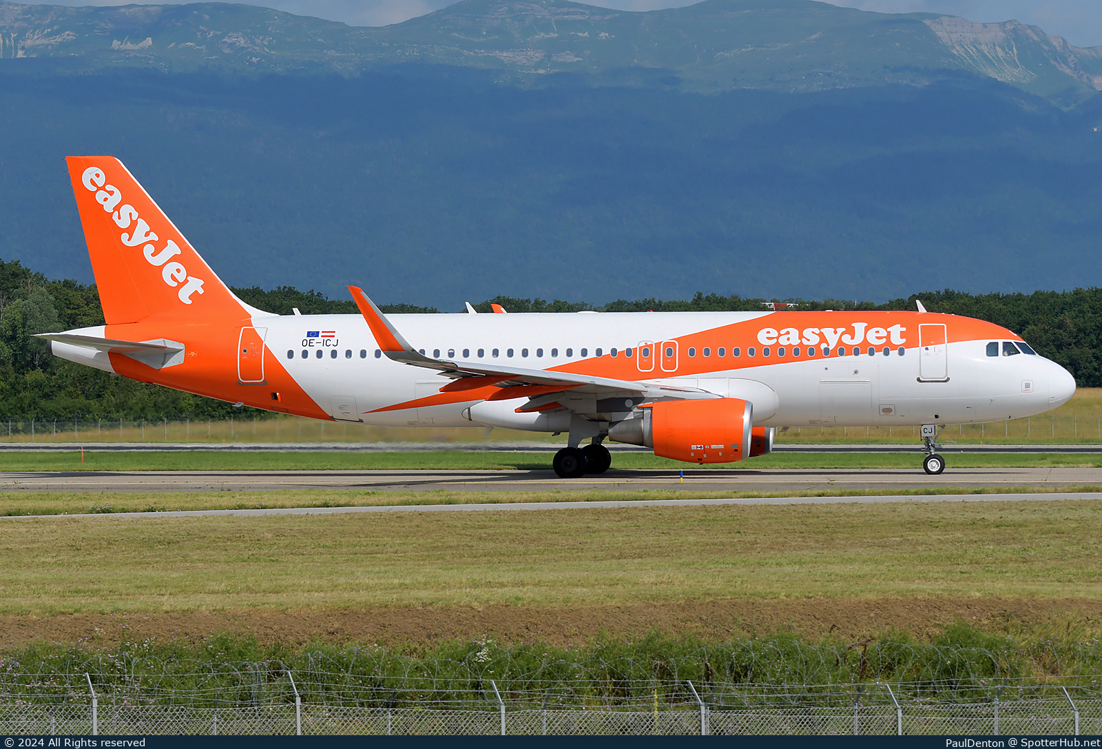 Photo of OE-ICJ - Airbus A320-214 operated by easyJet Europe