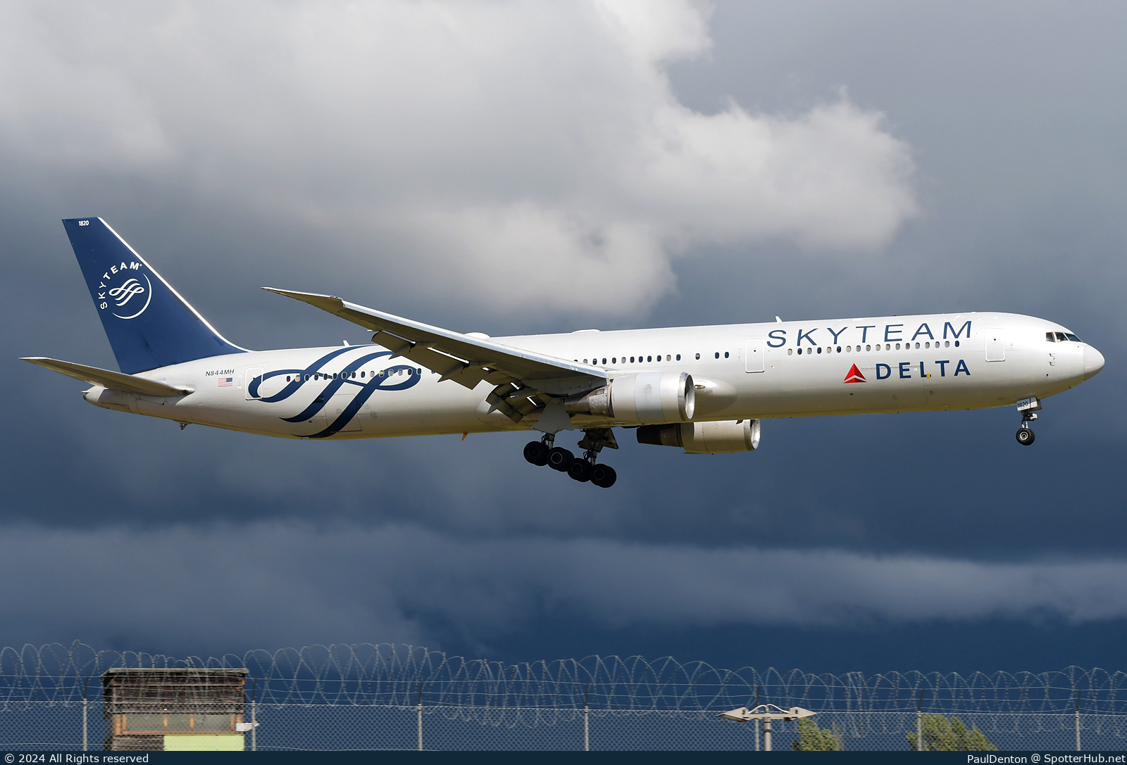 Photo of N844MH - Boeing 767-432(ER) operated by Delta Air Lines