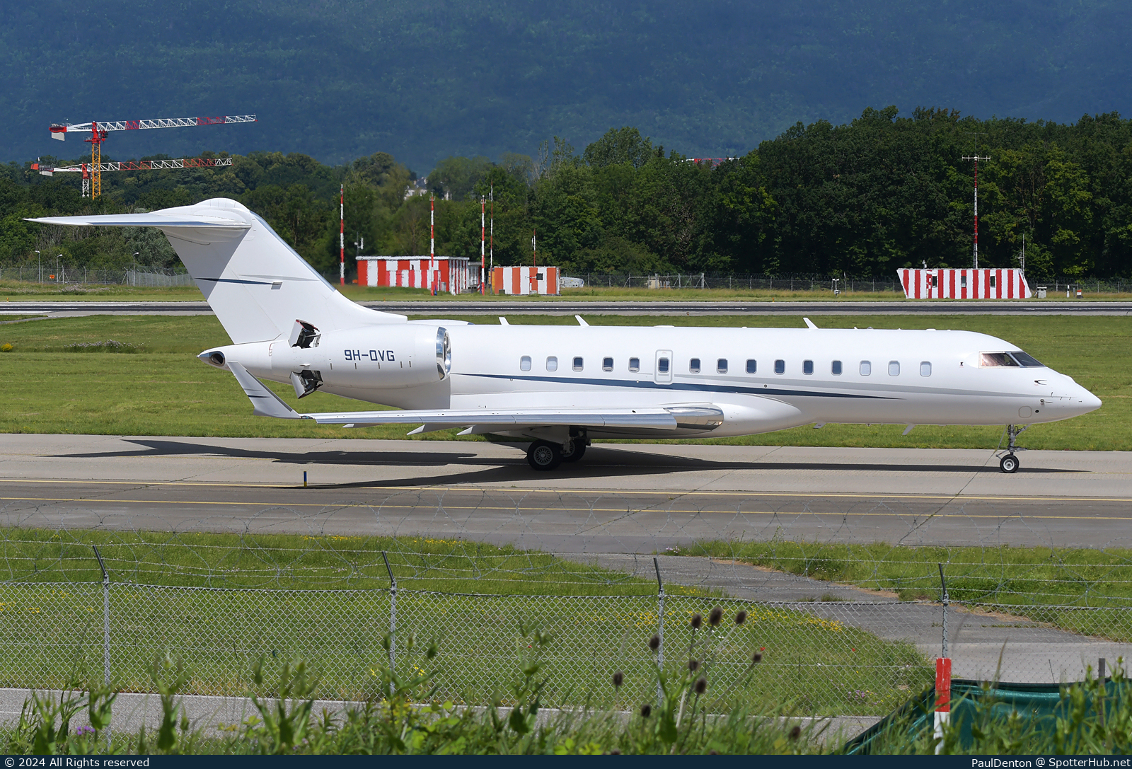 Photo of 9H-OVG - Bombardier Global 6000 operated by Elitavia Malta