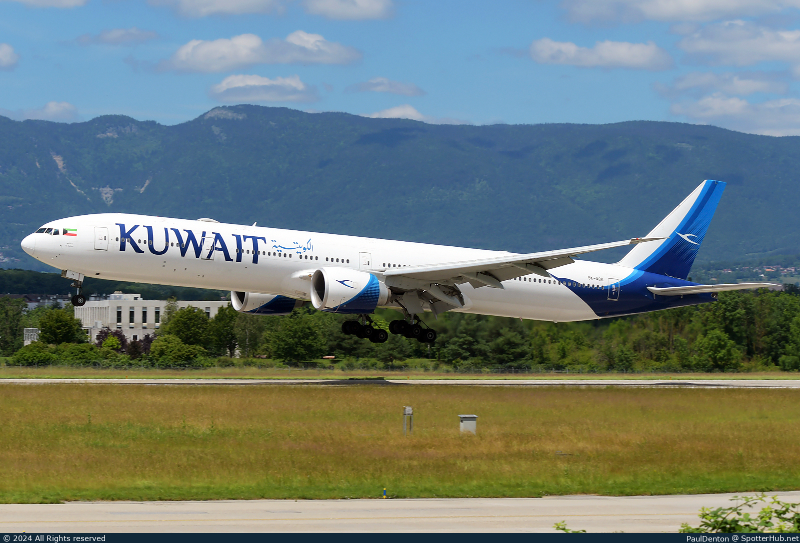 Photo of 9K-AOK - Boeing 777-369(ER) operated by Kuwait Airways