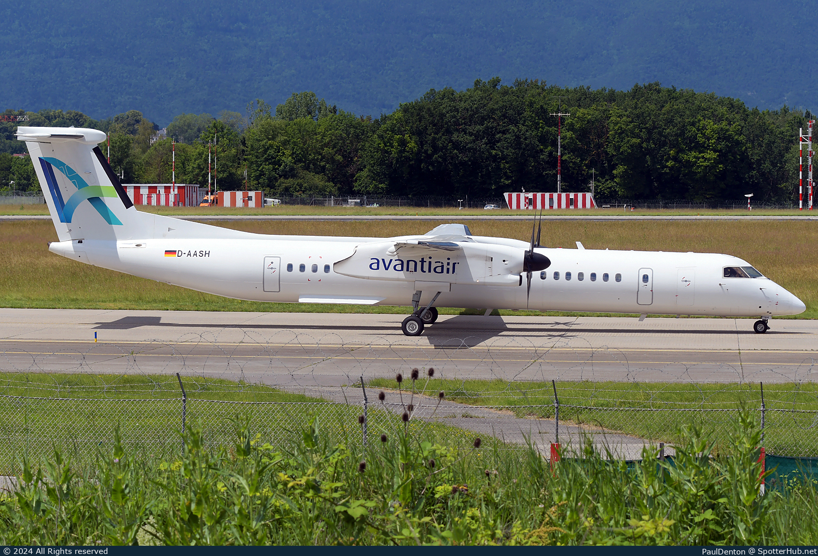 Photo of D-AASH - Bombardier DHC-8-402 Dash 8 Q400 operated by Avanti Air