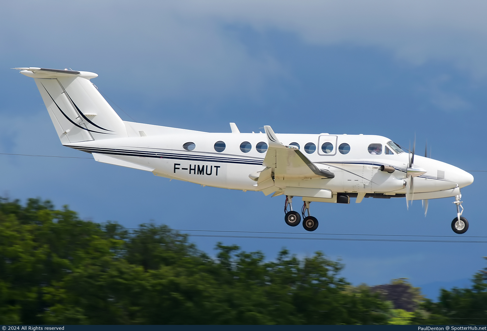 Photo of F-HMUT - Beechcraft B300 Super King Air 350i operated by iXair Compagnie Aérienne