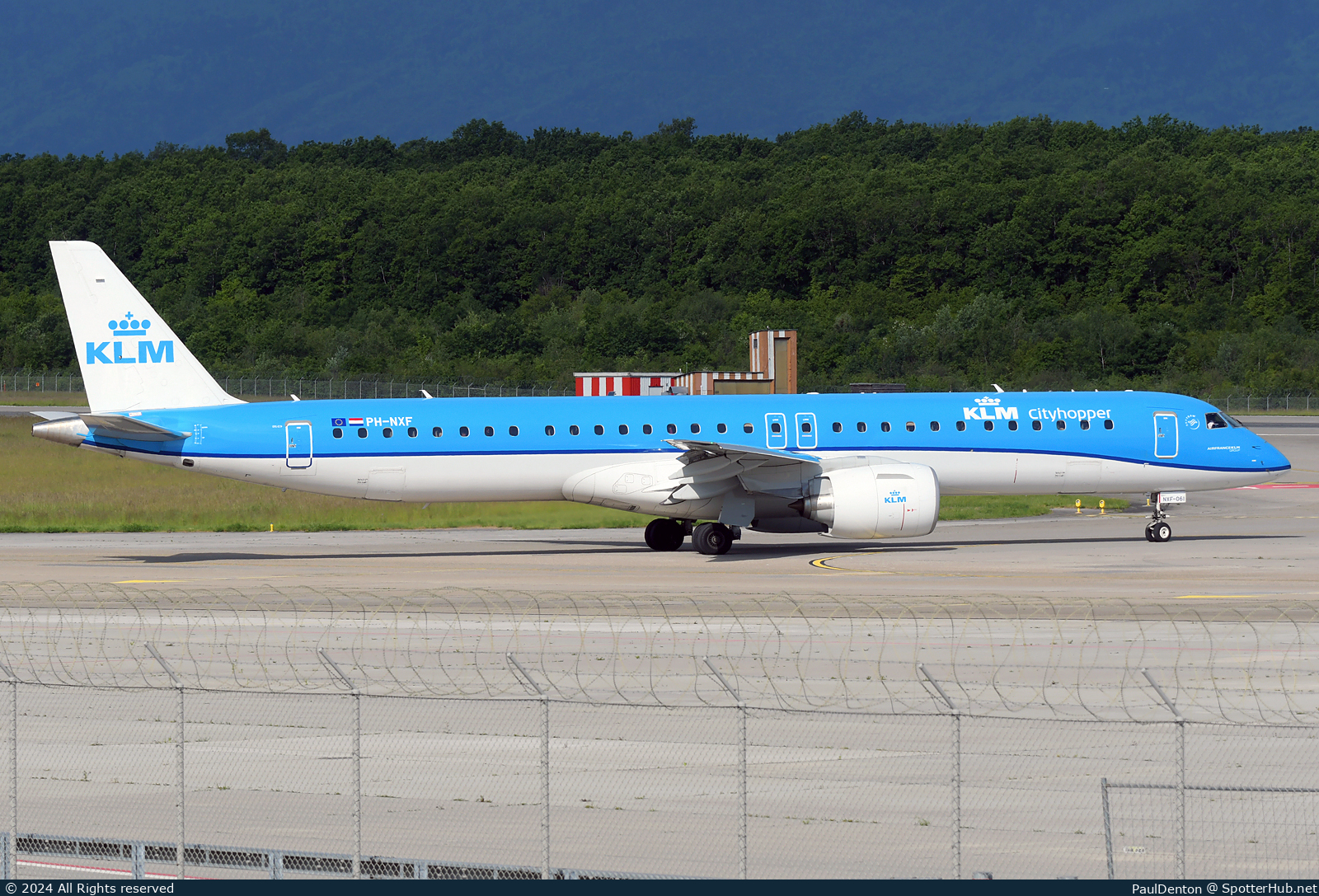 Photo of PH-NXF - Embraer ERJ-195-E2 operated by KLM Cityhopper