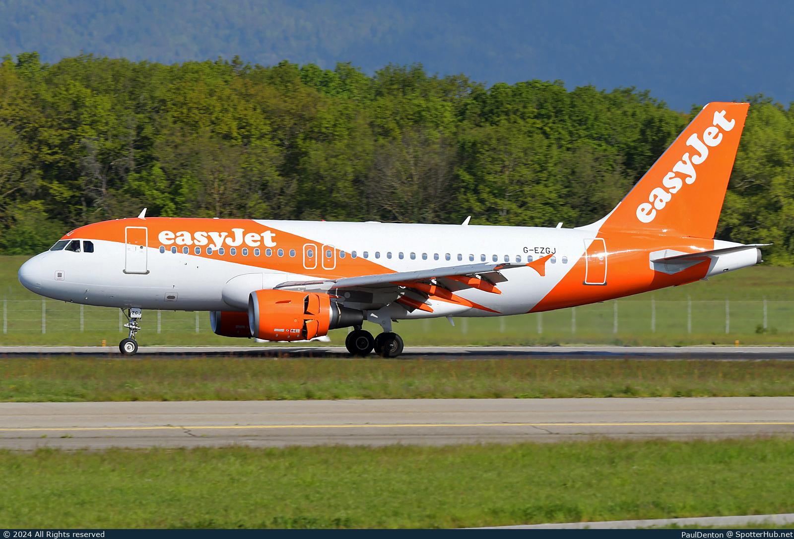 Photo of G-EZGJ - Airbus A319-111 operated by easyJet