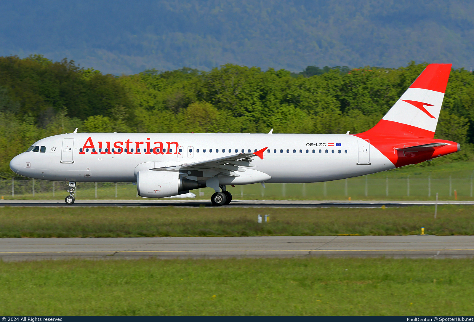 Photo of OE-LZC - Airbus A320-214 operated by Austrian Airlines