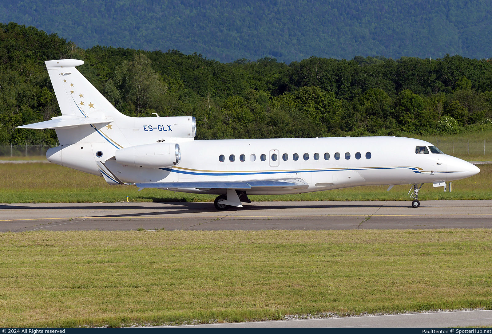 Photo of ES-GLX - Dassault Falcon 7X operated by Fort Aero