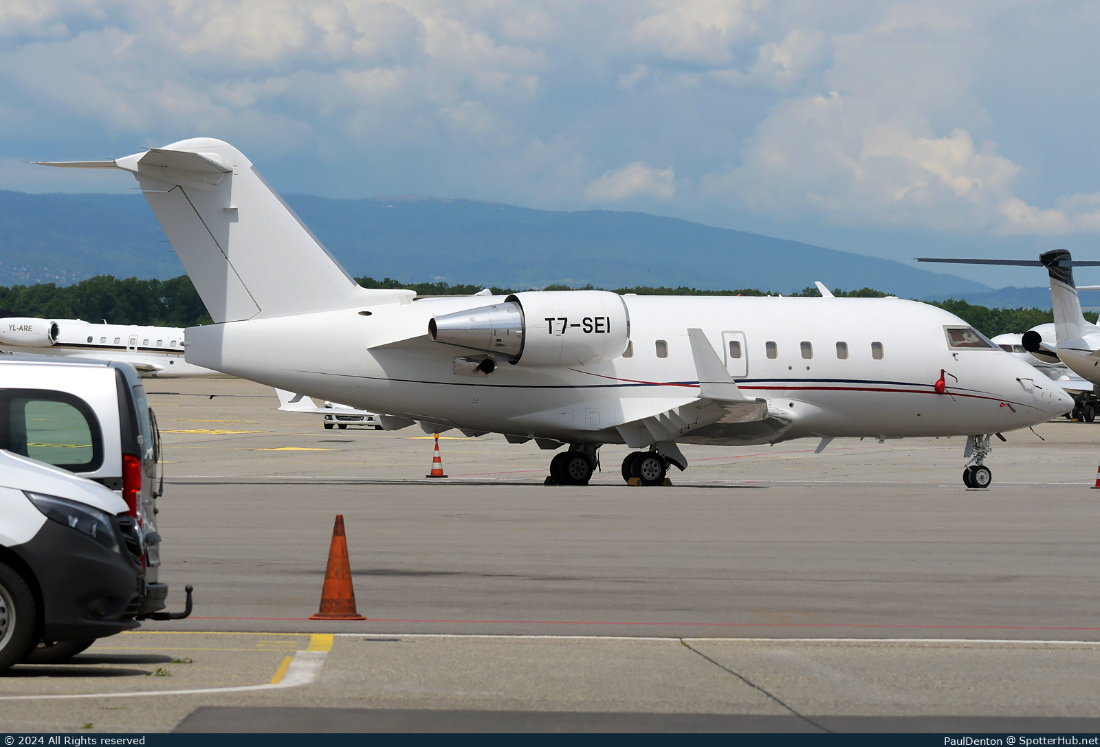 Photo of T7-SEI - Bombardier Challenger 604 operated by Empire Aviation San Marino