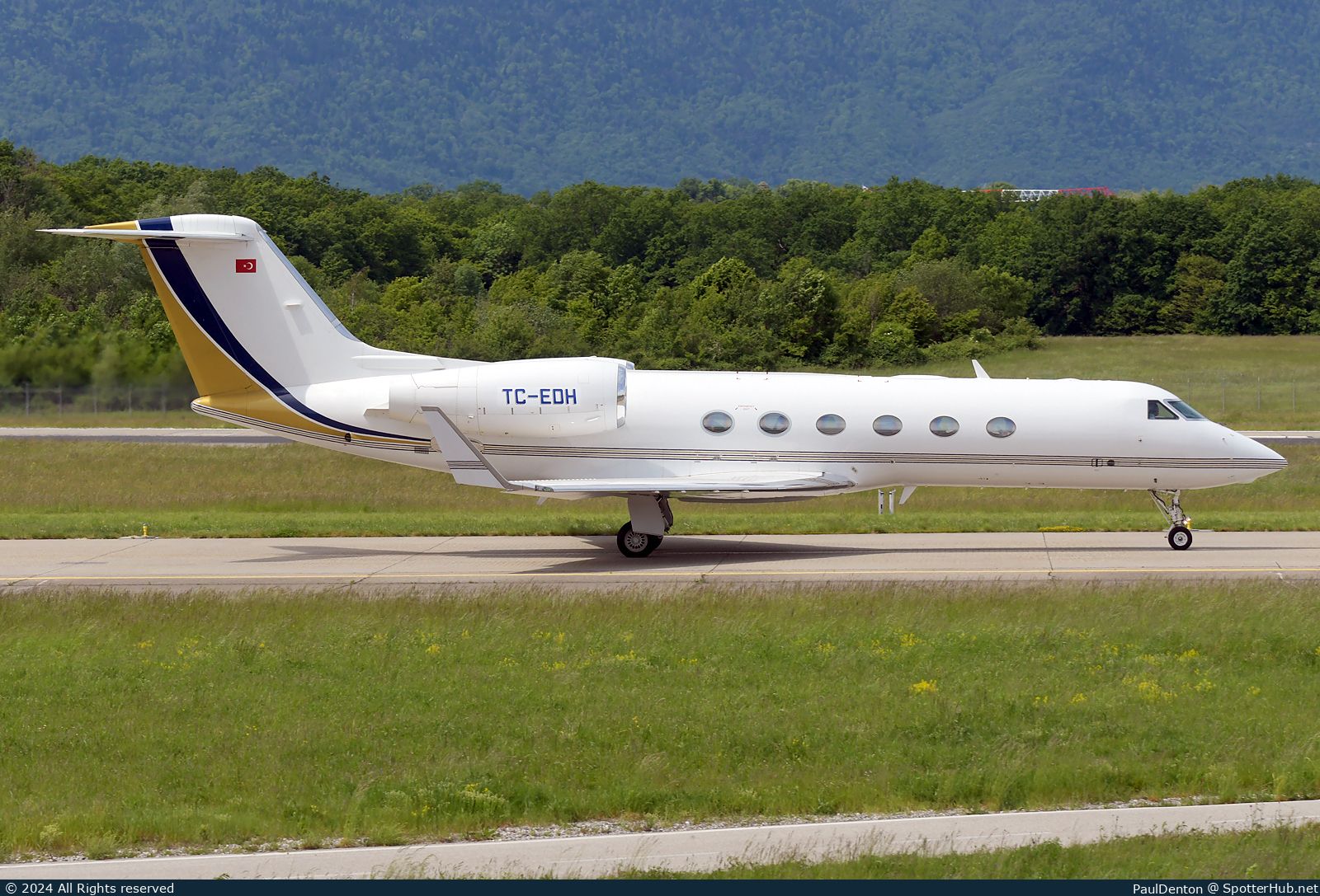 Photo of TC-EDH - Gulfstream GIV-X (G450) operated by Demirören Group