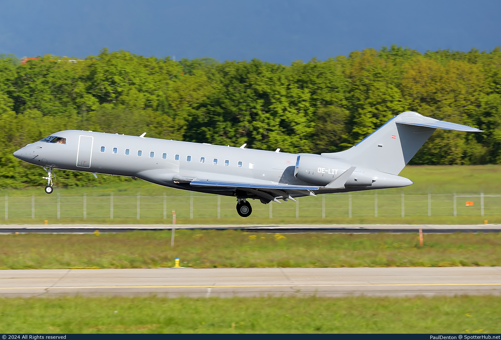 Photo of OE-LIT - Bombardier Global 6000 operated by Avcon Jet