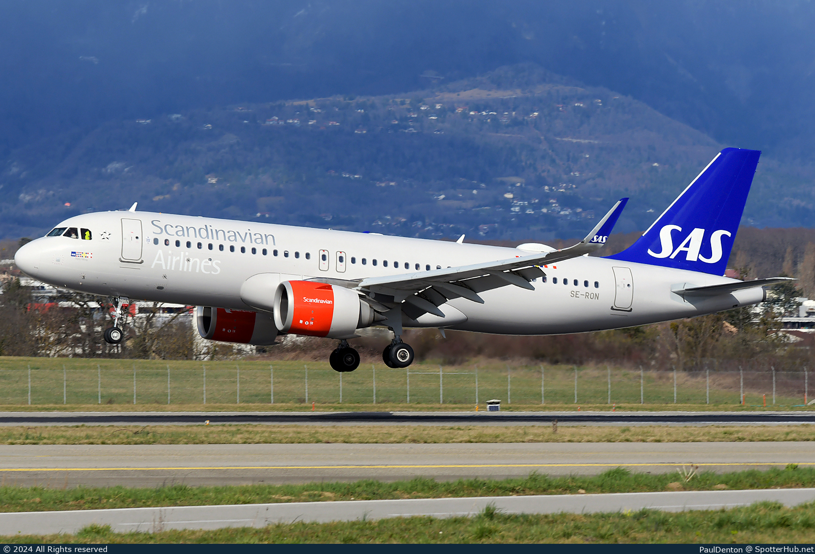 Photo of SE-RON - Airbus A320-251N operated by SAS Scandinavian Airlines