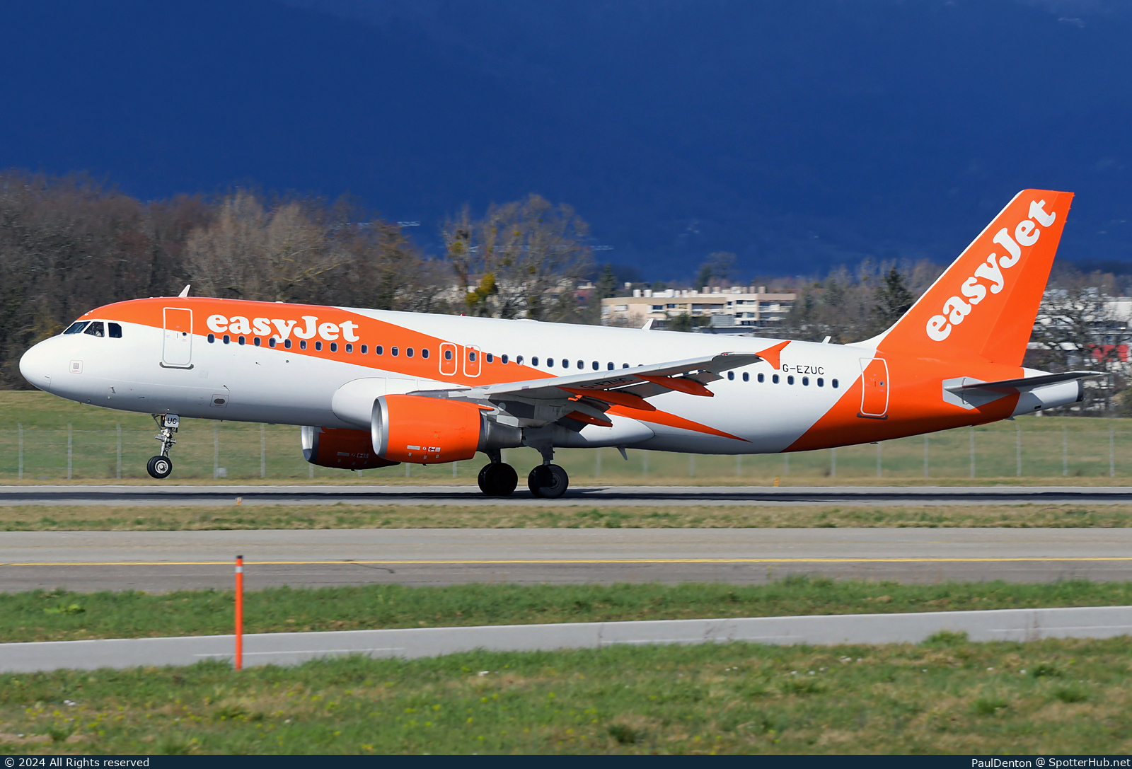 Photo of G-EZUC - Airbus A320-214 operated by easyJet