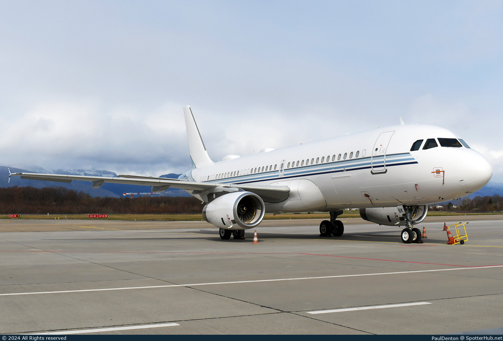 Photo of A7-MBK - Airbus A320-232(CJ) Prestige operated by Qatar Amiri Flight