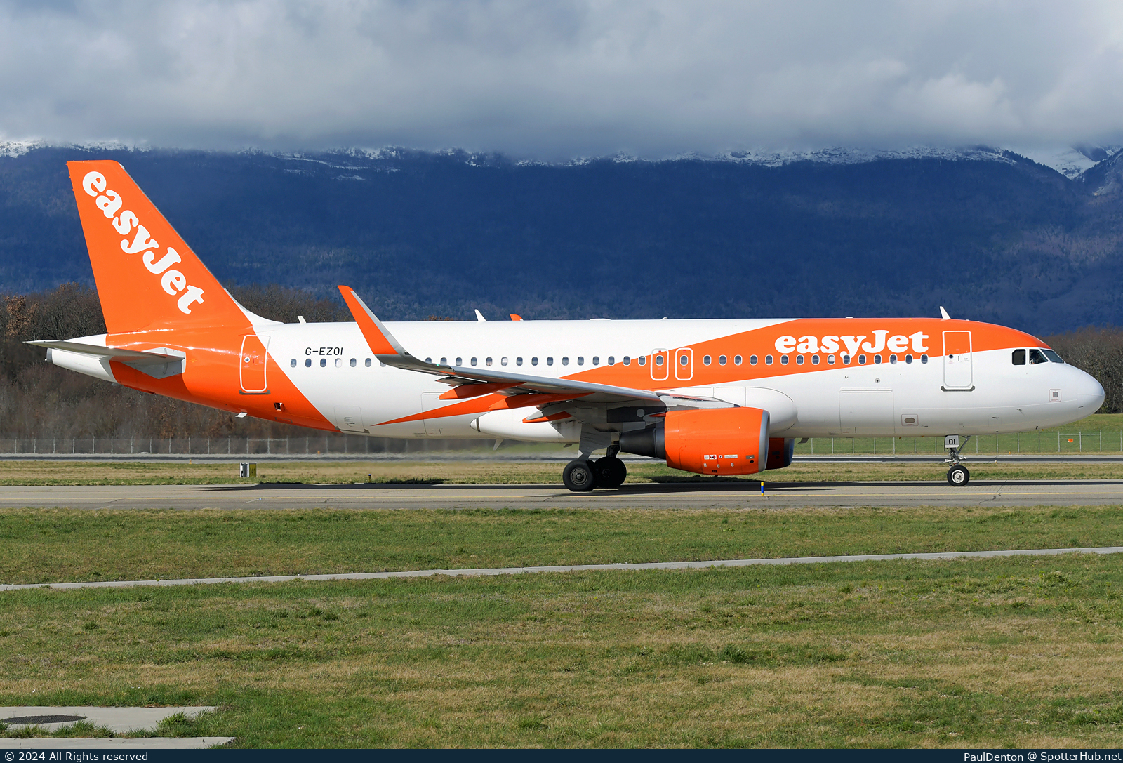 Photo of G-EZOI - Airbus A320-214 operated by easyJet