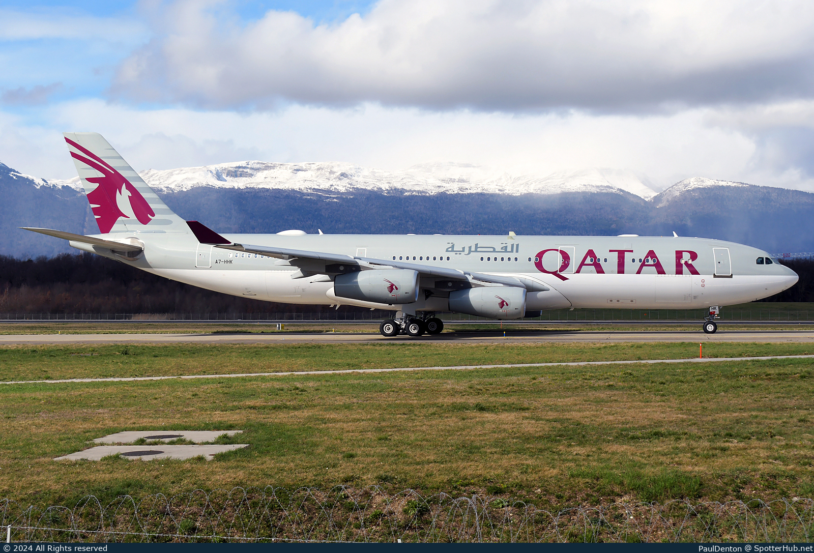 Photo of A7-HHK - Airbus A340-211 operated by Qatar Amiri Flight