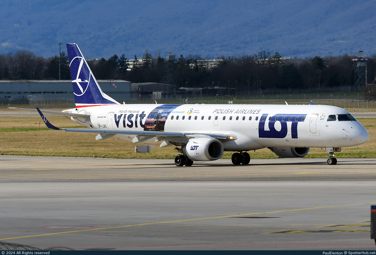 Photo of SP-LNG - Embraer ERJ-195AR operated by LOT Polish Airlines