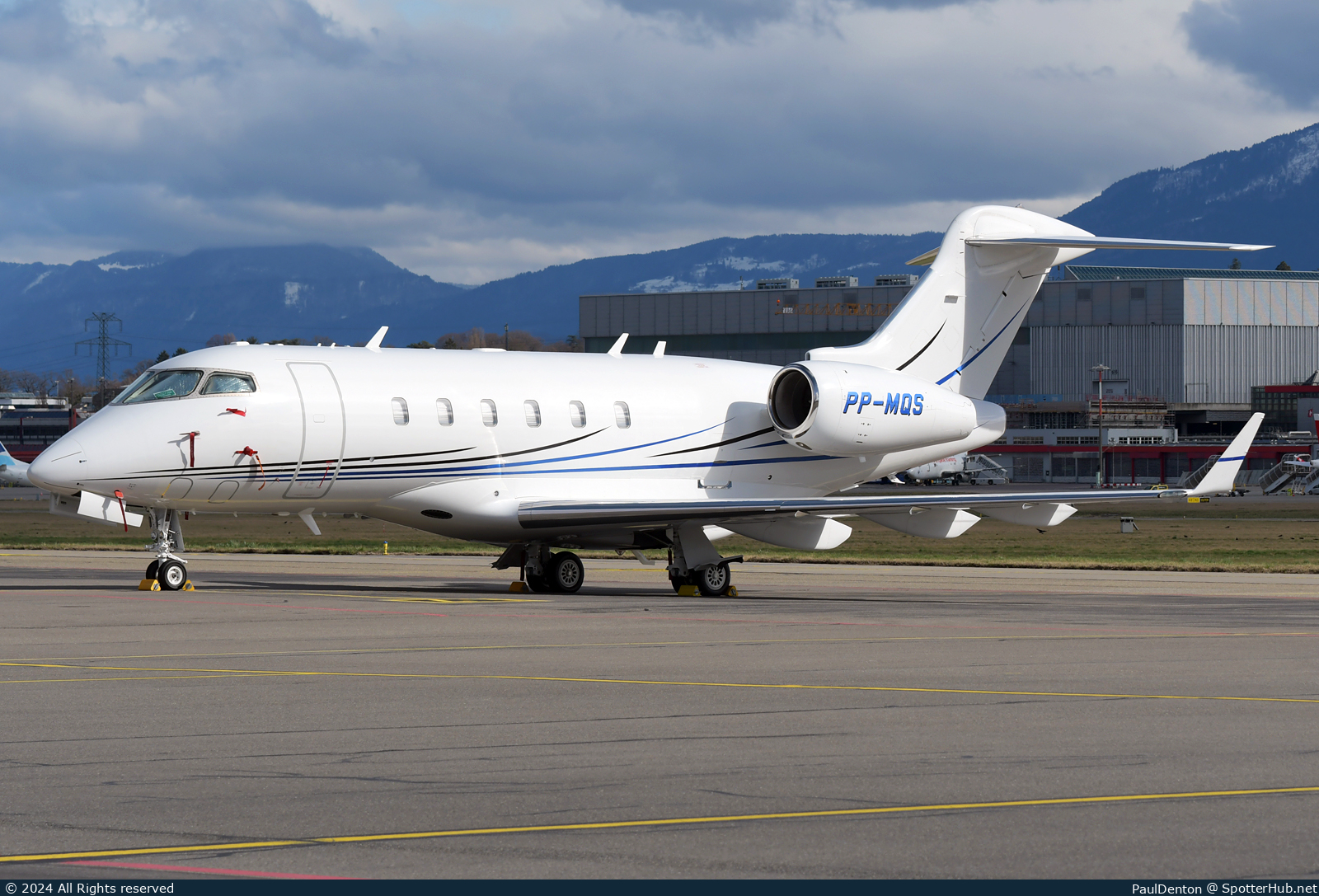Photo of PP-MQS - Bombardier Challenger 300 operated by Private