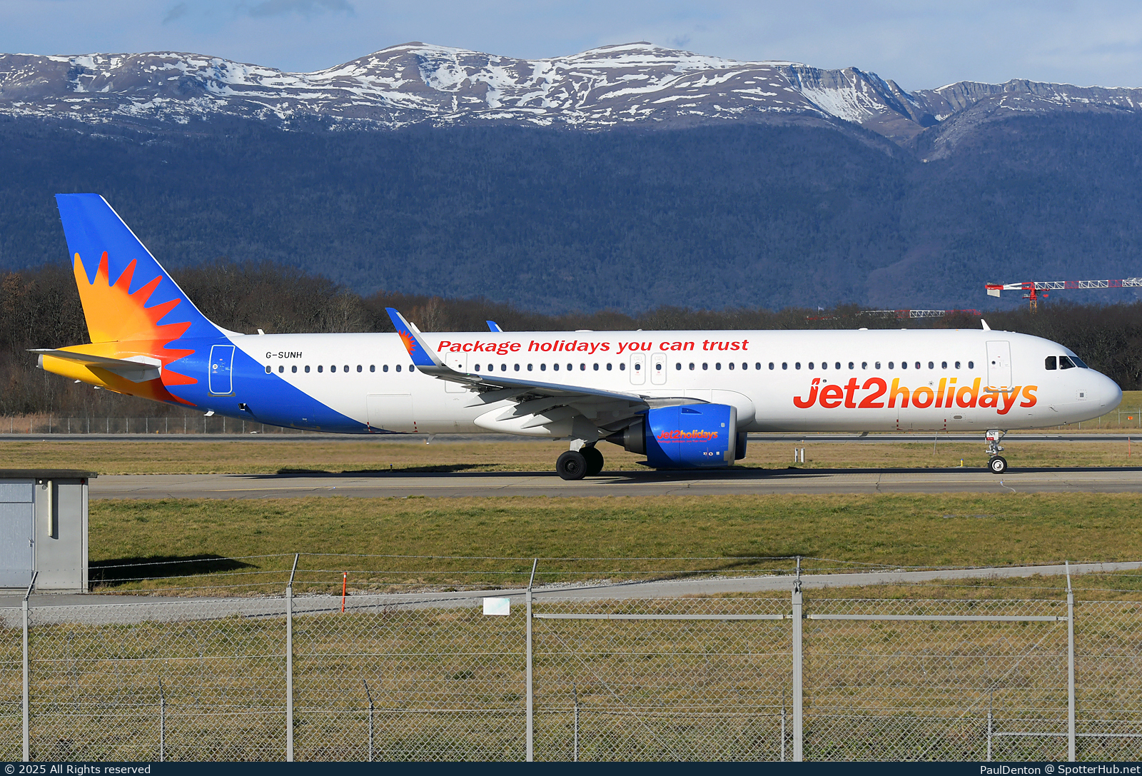 Photo of G-SUNH - Airbus A321-251NX operated by Jet2
