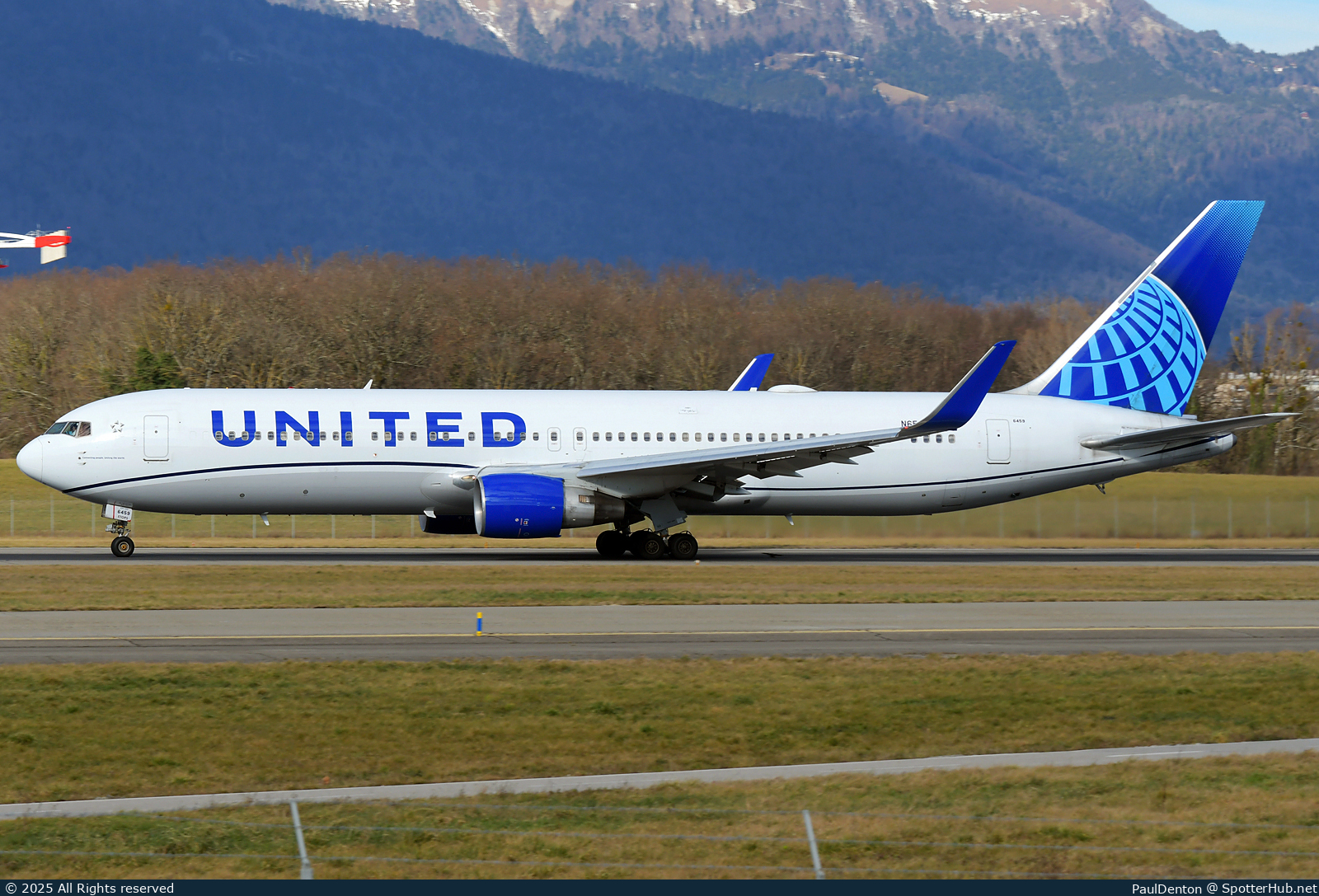 Photo of N659UA - Boeing 767-322(ER) operated by United Airlines