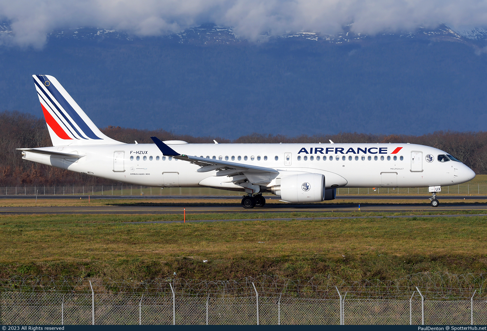 Photo of F-HZUX - Airbus A220-300 operated by Air France