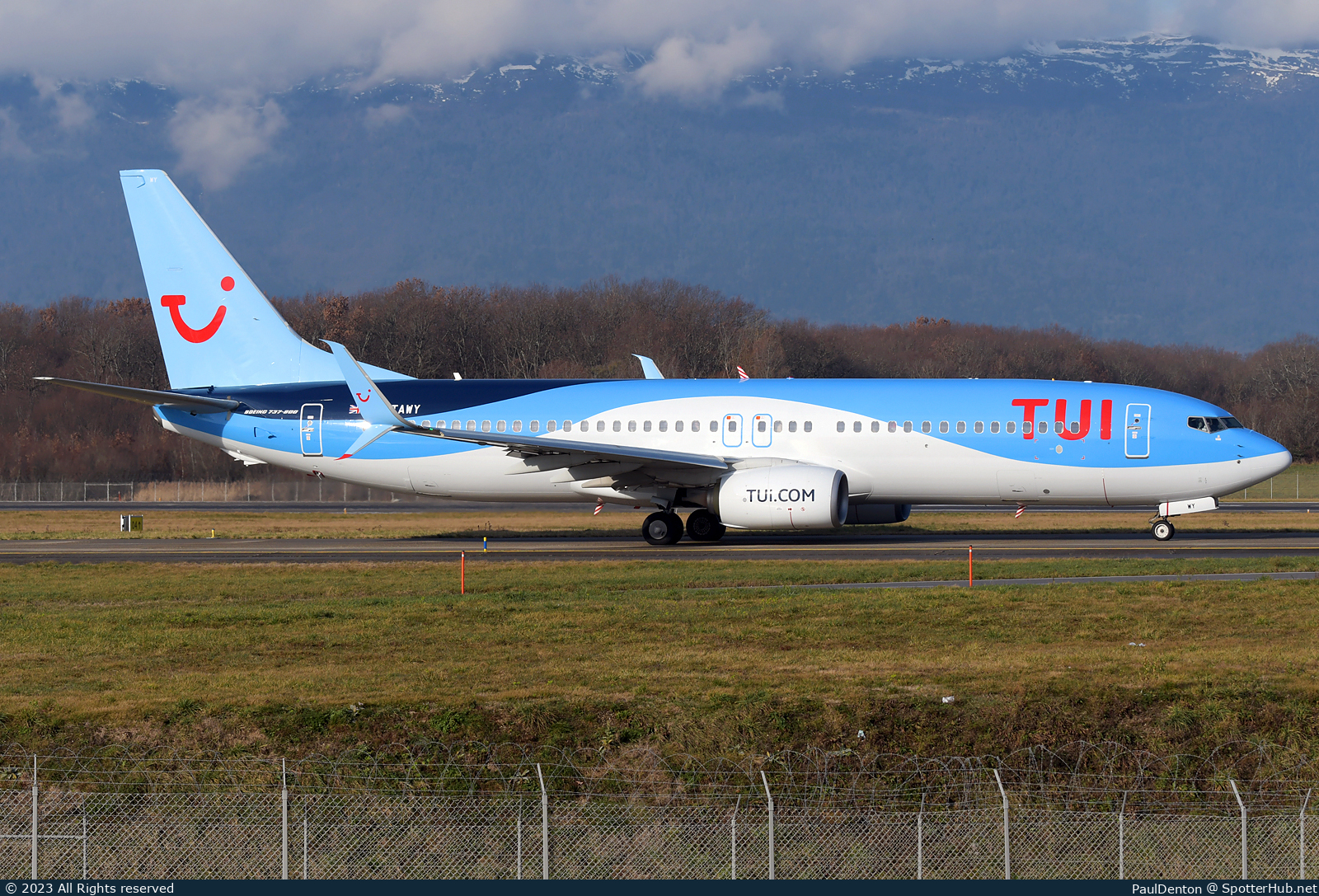 Photo of G-TAWY - Boeing 737-8K5 operated by TUI Airways