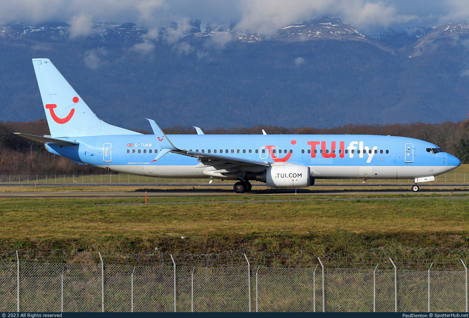 Photo of G-TUKM - Boeing 737-8K5 operated by TUI Airways