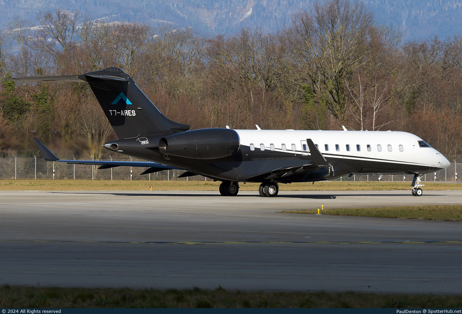 Photo of T7-ARES - Bombardier Global 6000 operated by Ares Aviation
