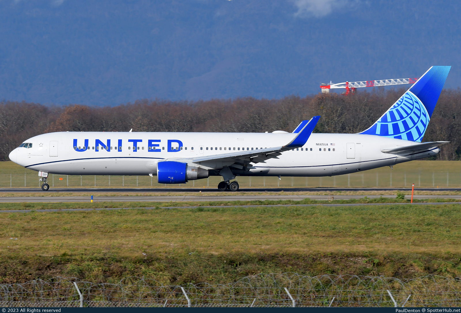 Photo of N665UA - Boeing 767-322(ER) operated by United Airlines