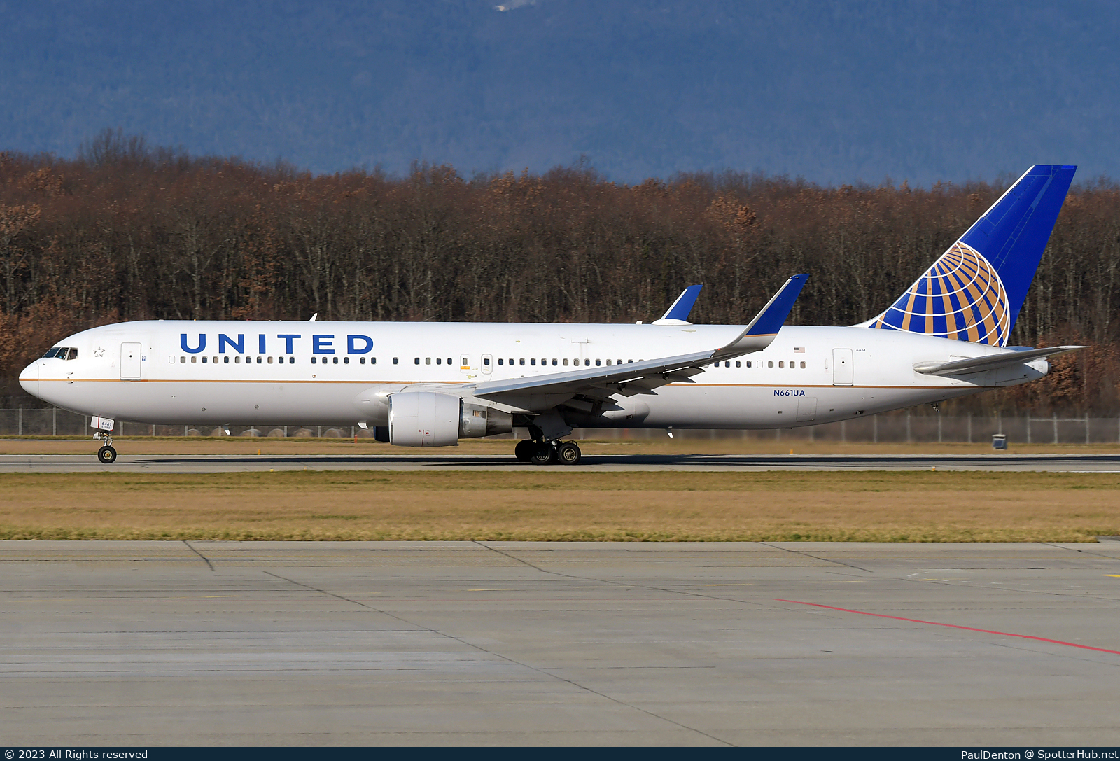 Photo of N661UA - Boeing 767-322(ER) operated by United Airlines