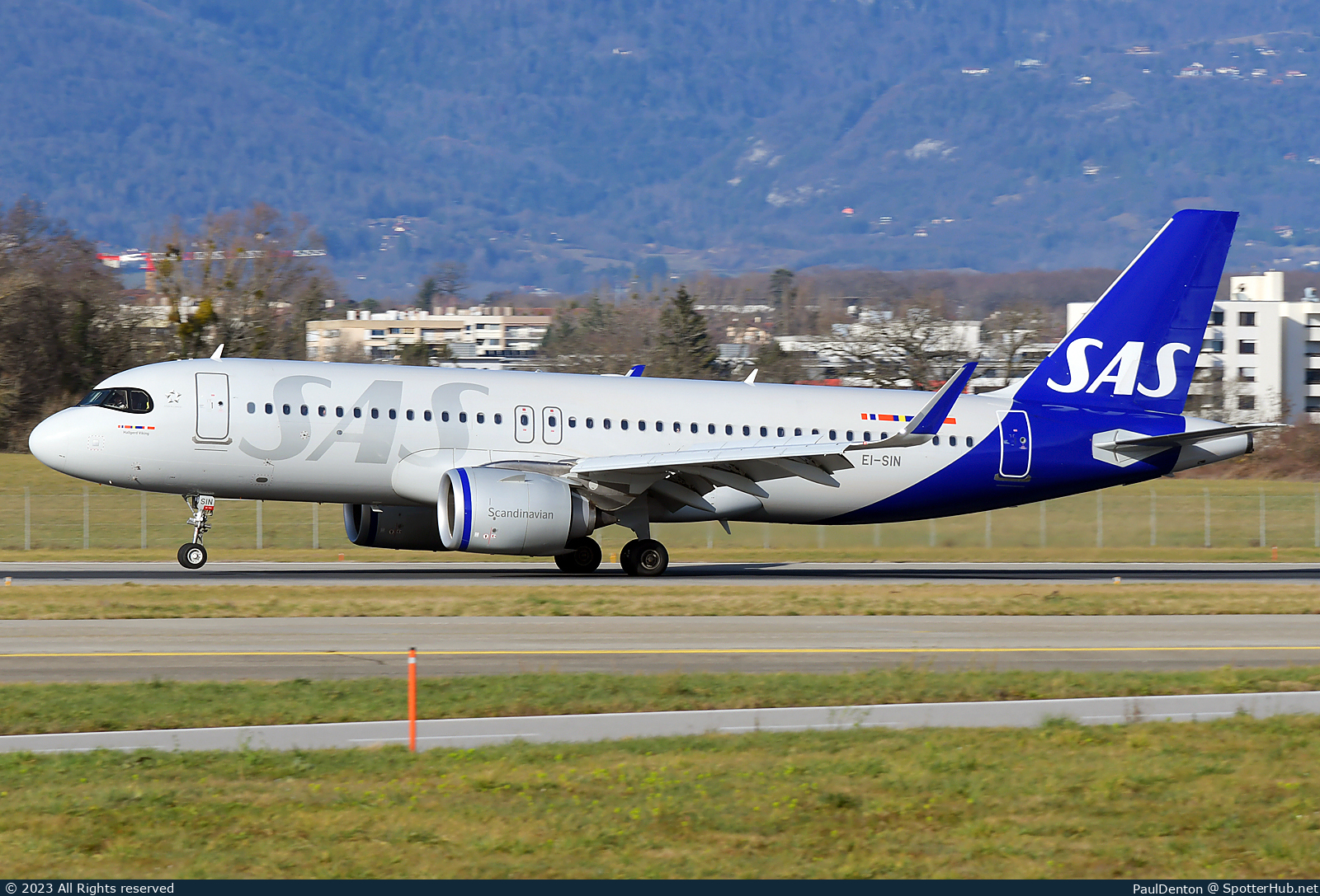 Photo of EI-SIN - Airbus A320-251N operated by SAS Connect