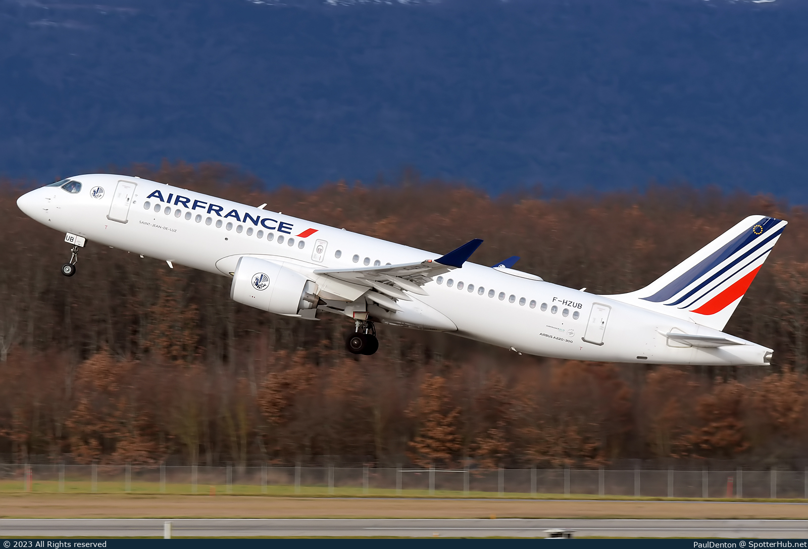 Photo of F-HZUB - Airbus A220-300 operated by Air France