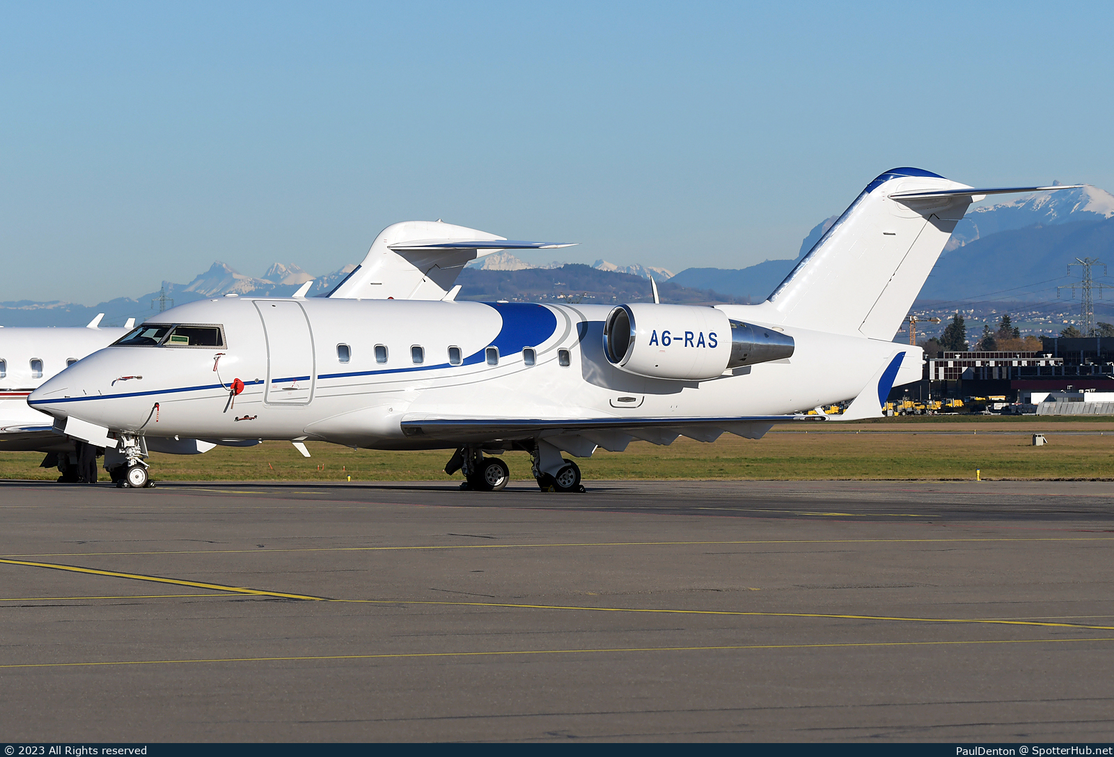 Photo of A6-RAS - Bombardier Challenger 604 operated by DC Aviation Al-Futtaim