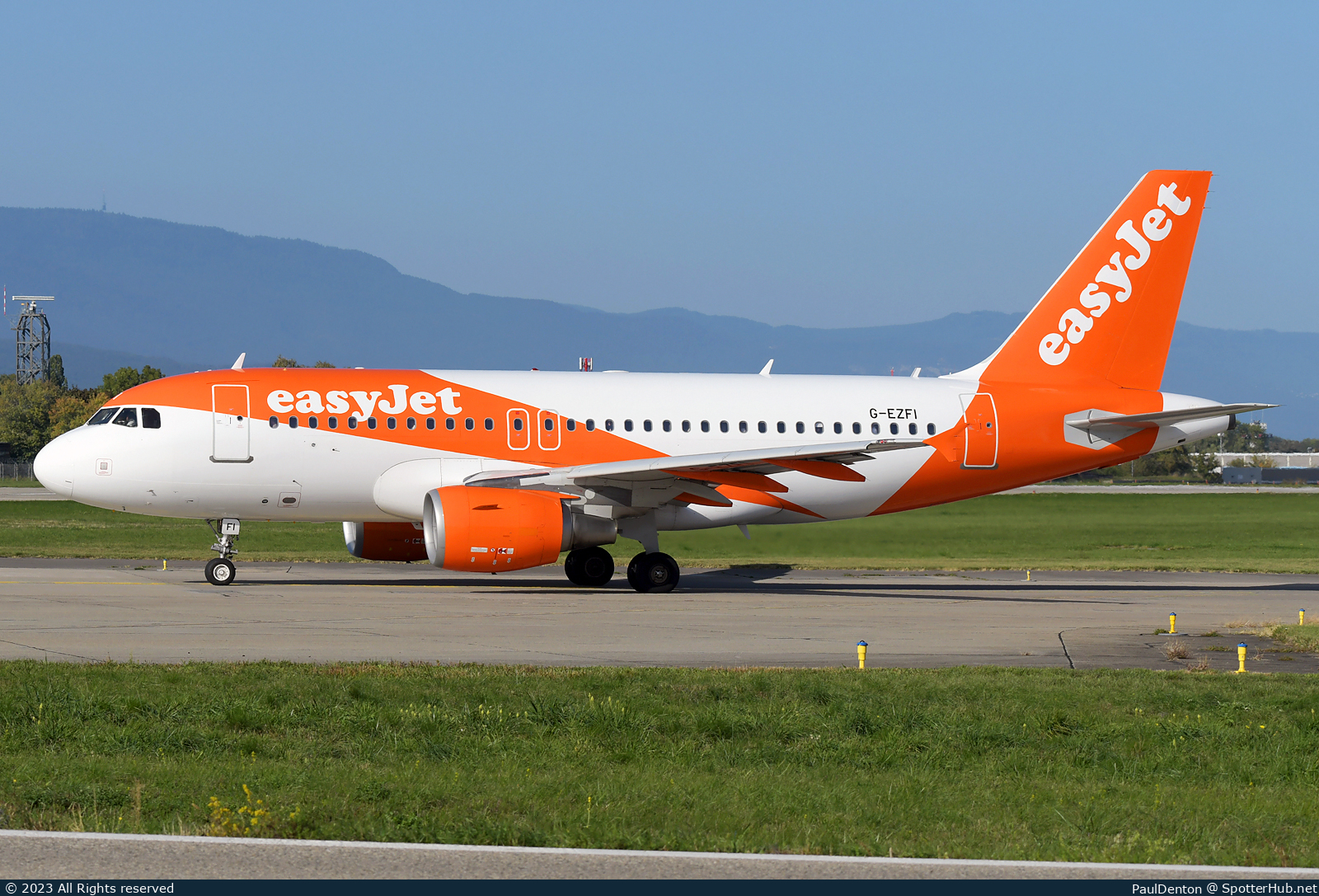Photo of G-EZFI - Airbus A319-111 operated by easyJet