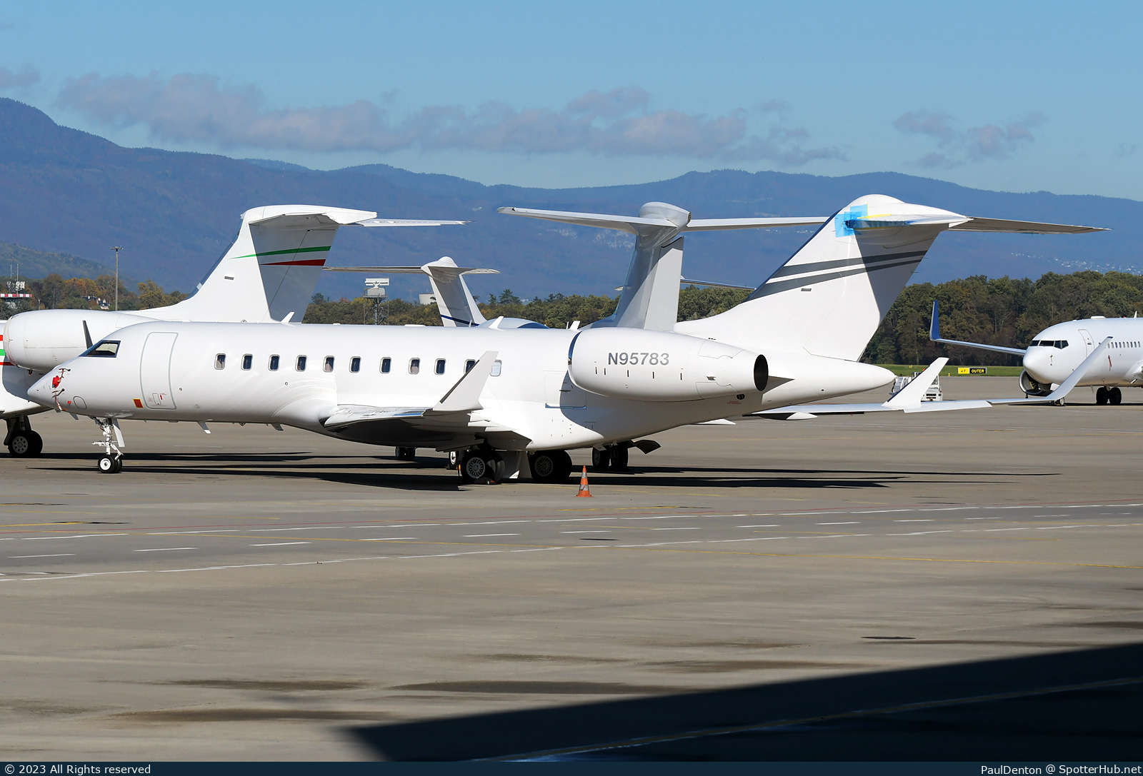 Photo of N95783 - Bombardier Global 5000 operated by Private