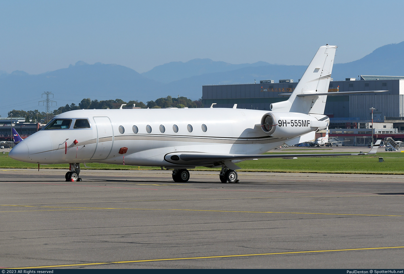 Photo of 9H-555MF - Gulfstream G200 operated by Luxwing
