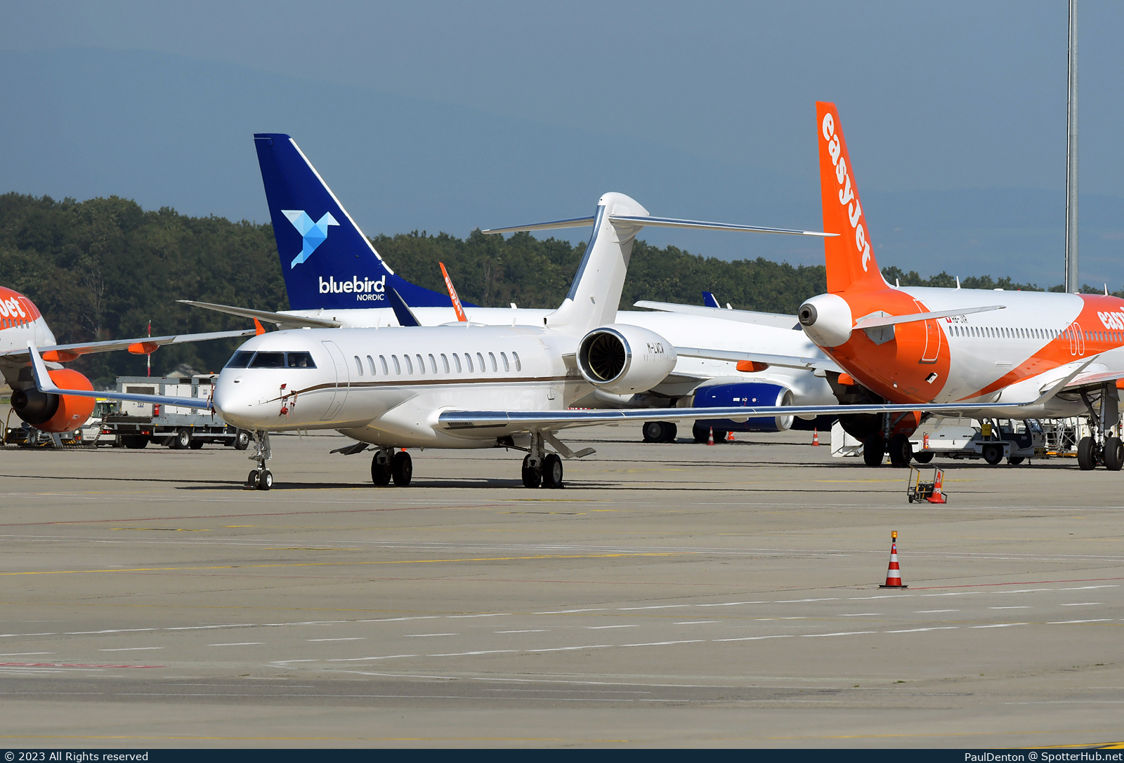 Photo of M-LWCW - Bombardier Global 7500 operated by Eircraft
