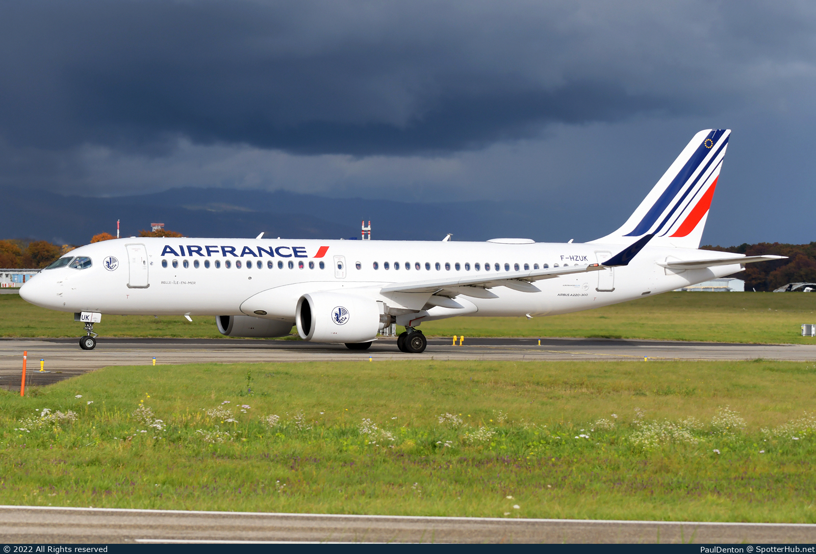 Photo of F-HZUK - Airbus A220-300 operated by Air France