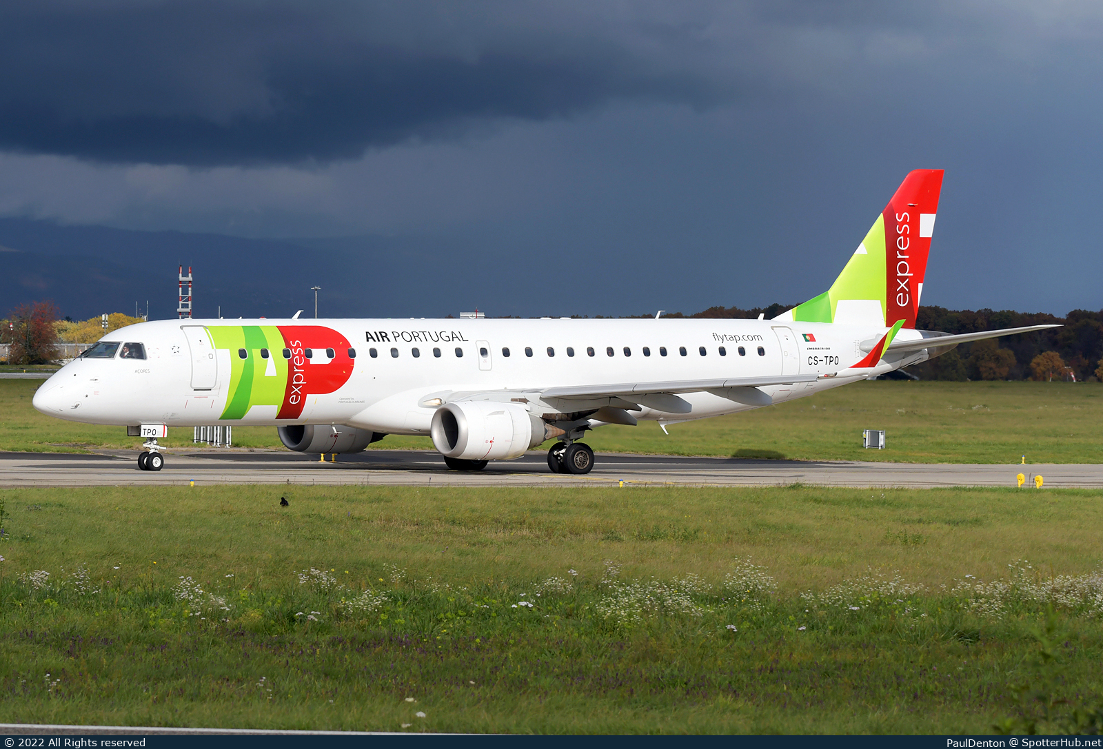 Photo of CS-TPO - Embraer ERJ-190LR operated by TAP Express (opb Portugália Airlines)