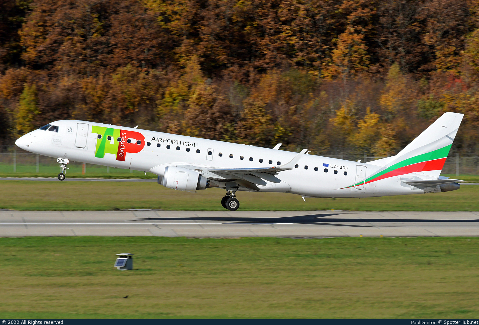 Photo of LZ-SOF - Embraer ERJ-190AR operated by TAP Express (opb Bulgaria Air)