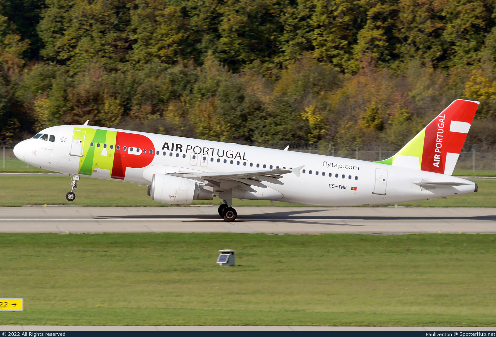 Photo of CS-TNK - Airbus A320-214 operated by TAP Air Portugal