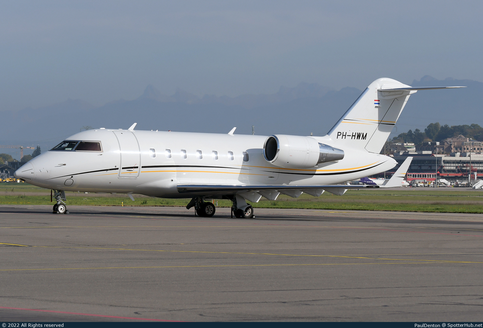 Photo of PH-HWM - Bombardier Challenger 605 operated by JetNetherlands