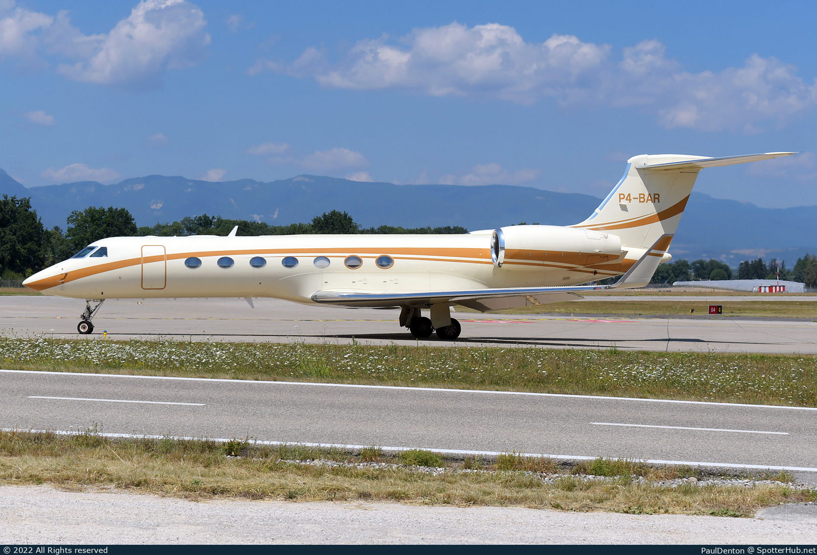 Photo of P4-BAR - Gulfstream GV-SP (G550) operated by Falcon Wings