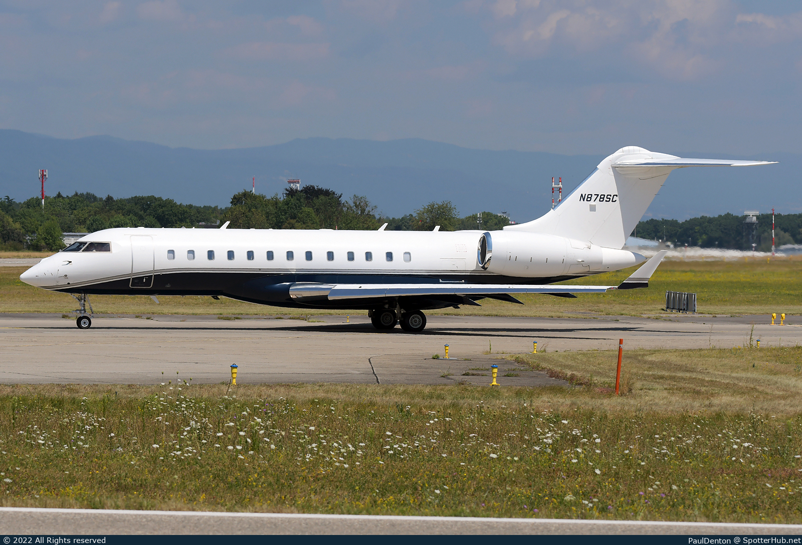 Photo of N878SC - Bombardier Global 6000 operated by Whitewind Company