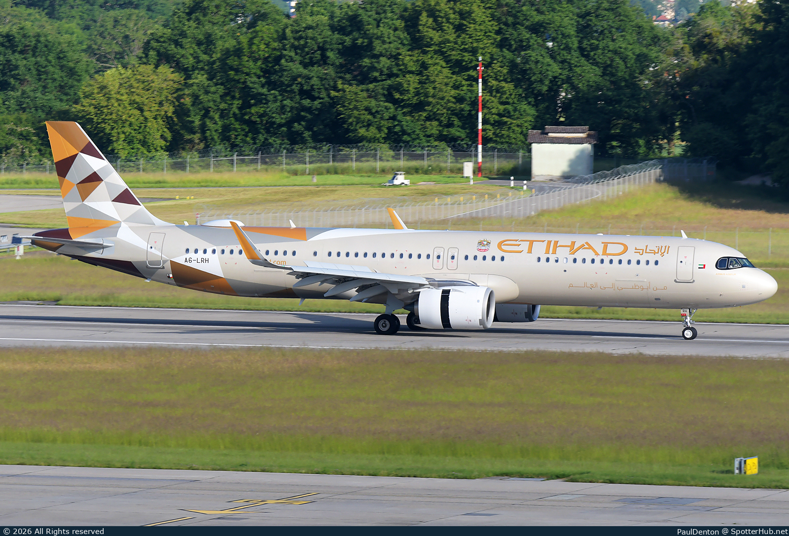 Photo of A6-LRH - Airbus A321-251NX operated by Etihad Airways