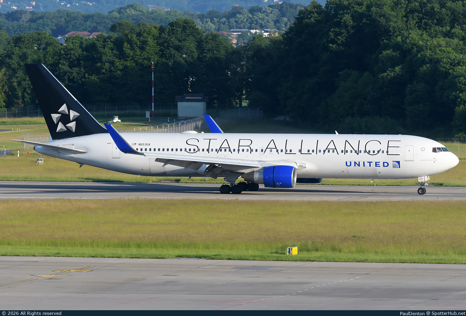 Photo of N653UA - Boeing 767-322(ER) operated by United Airlines