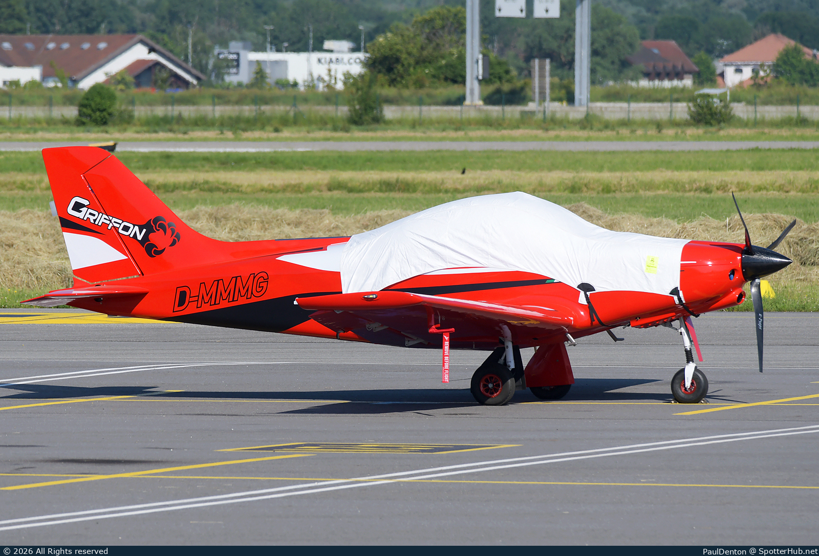 Photo of D-MMMG - Alpi Pioneer 300 Griffon operated by Private