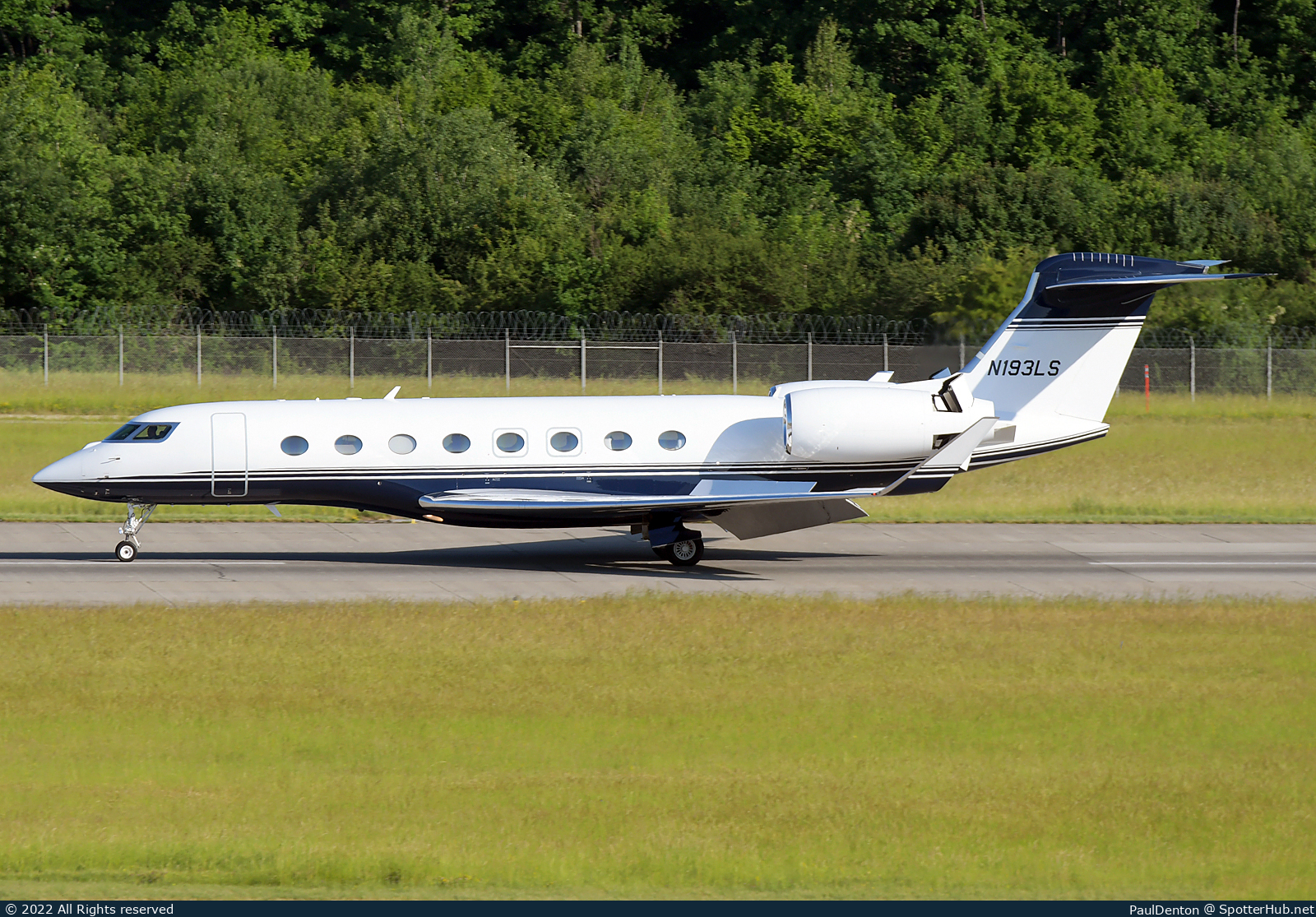 Photo of N193LS - Gulfstream G650ER operated by Solairus Aviation
