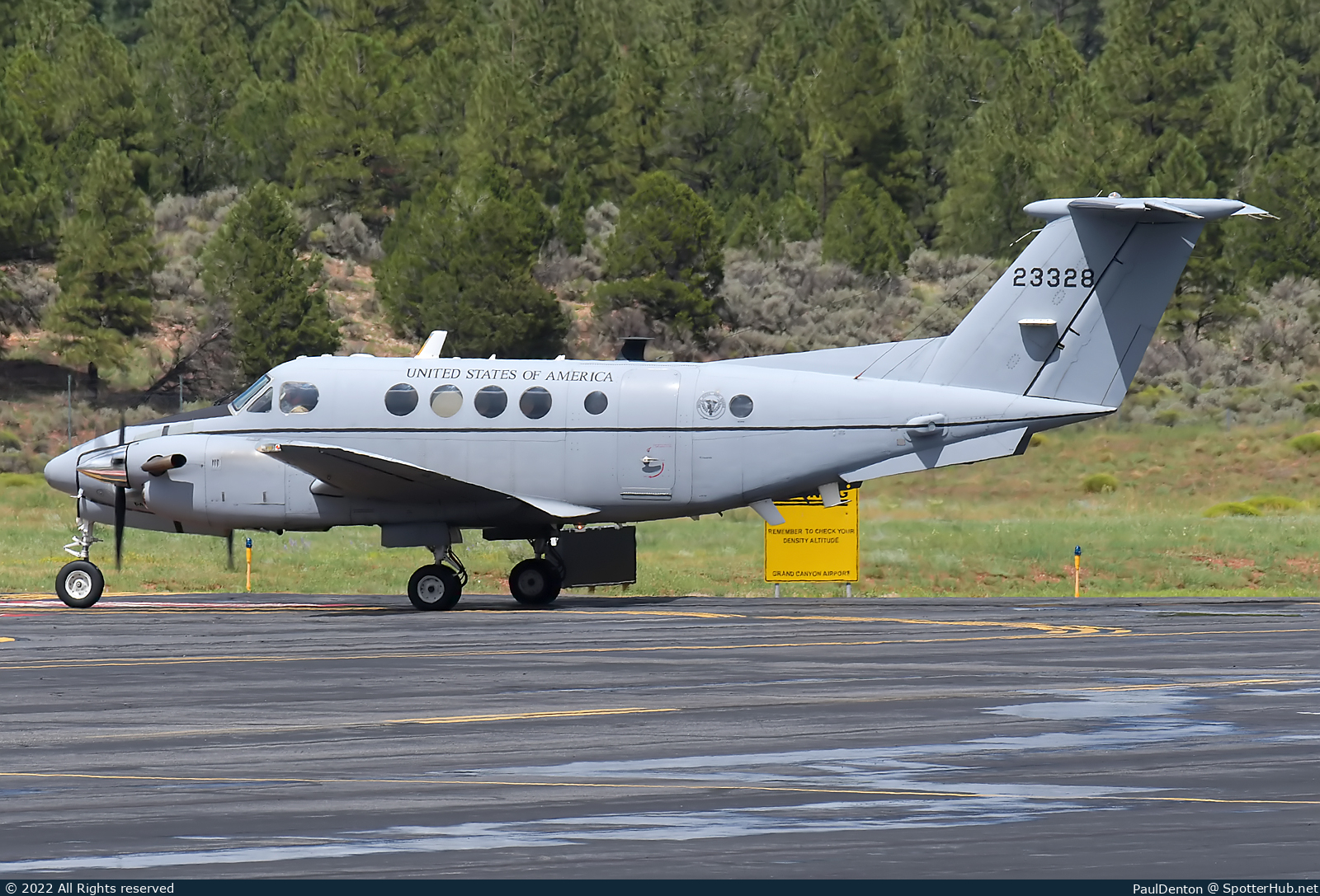 Photo of 92-03328 - Beechcraft C-12V Huron operated by US Army