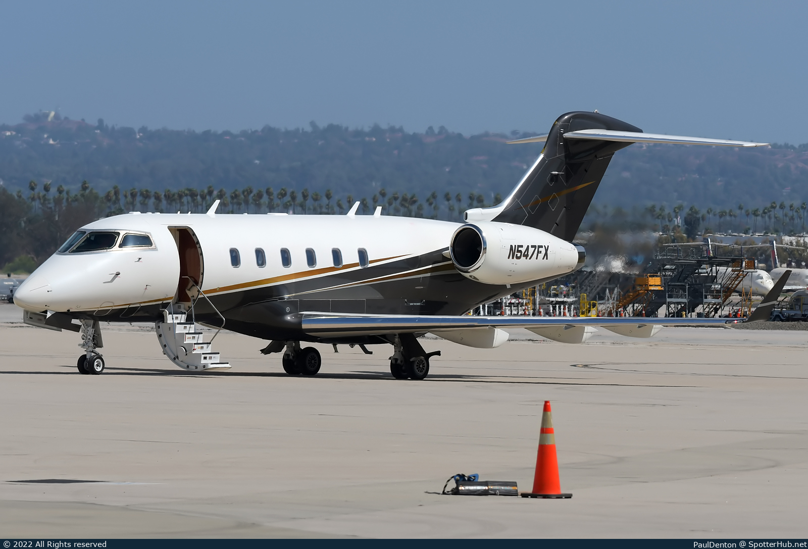 Photo of N547FX - Bombardier Challenger 300 operated by Flexjet