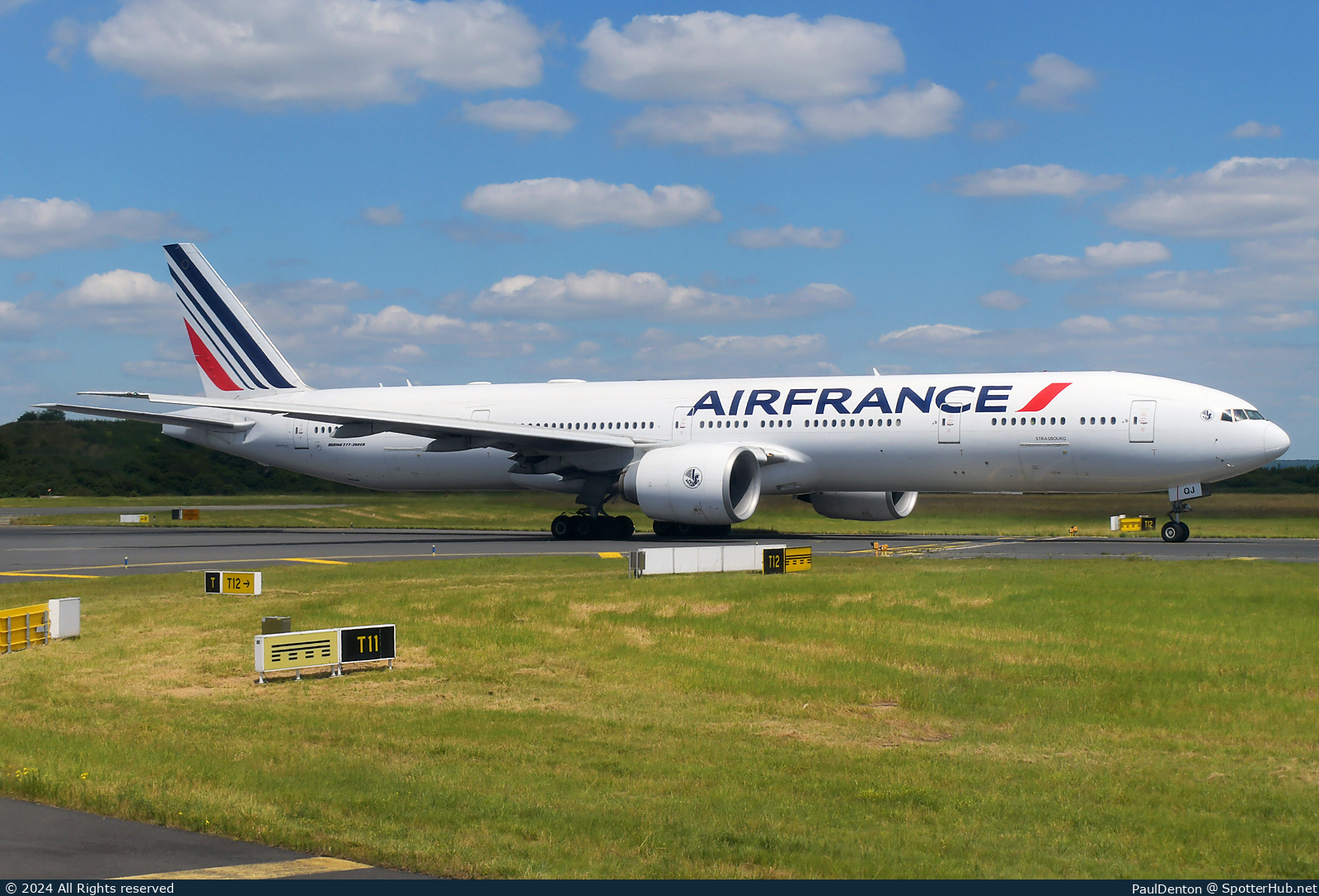 Photo of F-GSQJ - Boeing 777-328(ER) operated by Air France
