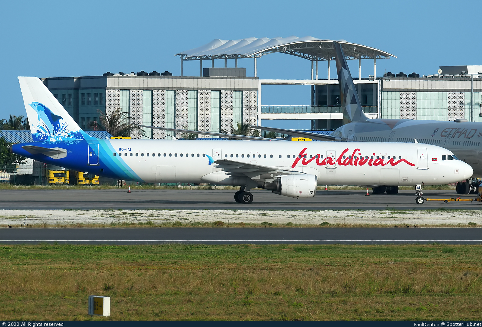 Photo of 8Q-IAI - Airbus A321-211 operated by Maldivian